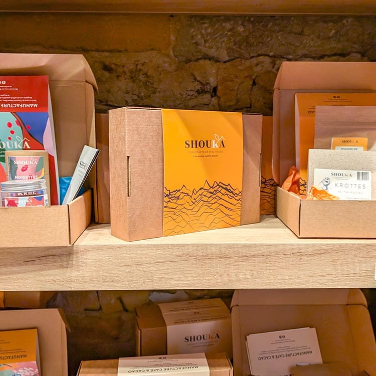 Eco-friendly packaging Edmonton retailers.