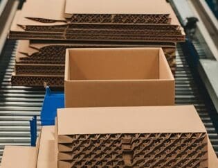 How corrugated boxes are made in a manufacturing facility